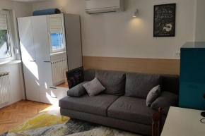 City lights 1 BR, 15 min to the main square Zagreb